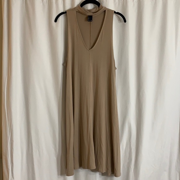 Beige dress - Picture 1 of 4